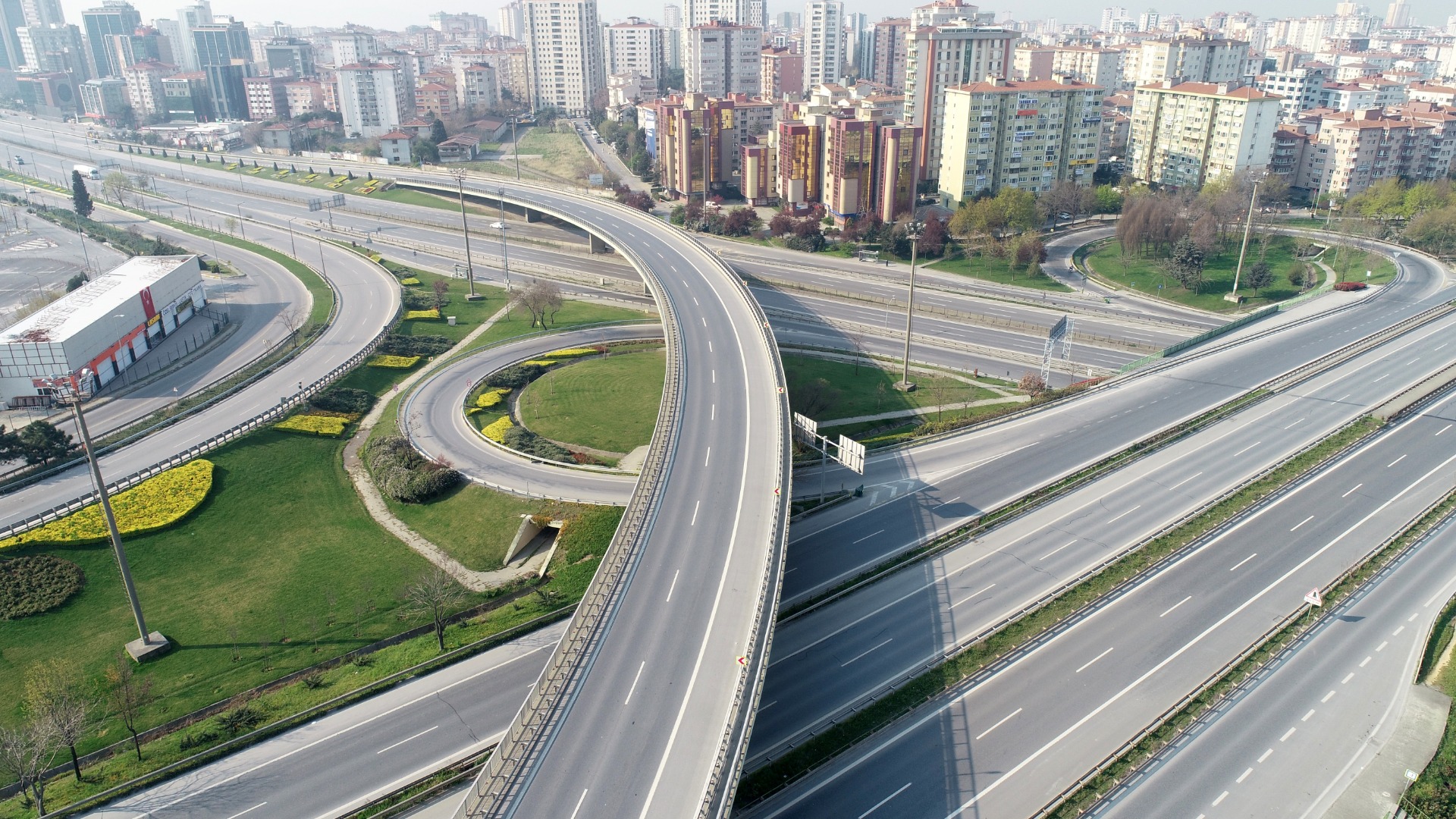 İstanbul böylesini hiç görmedi! İşte sokağa çıkma yasağı sonrası ilk sabah 41