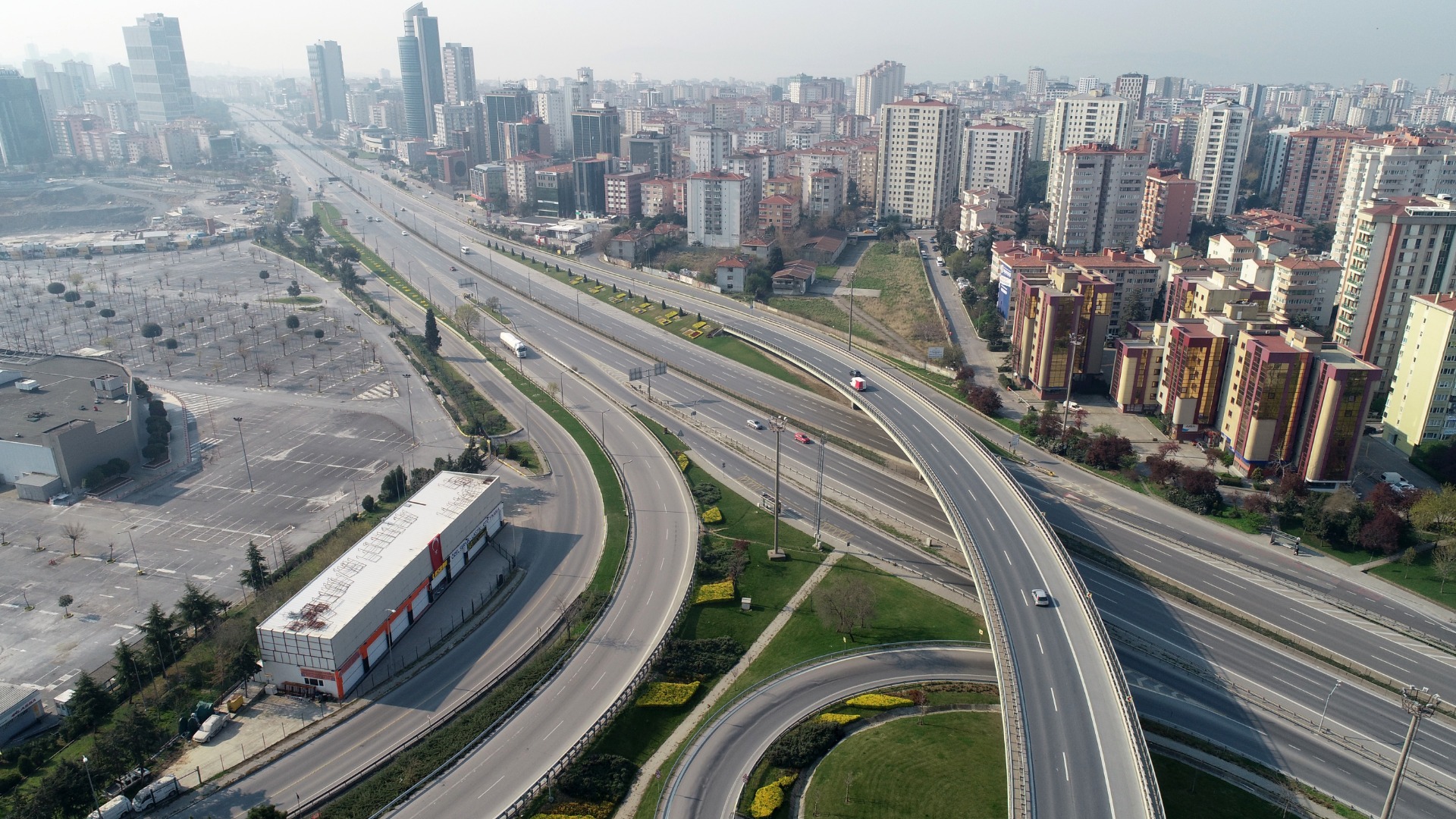 İstanbul böylesini hiç görmedi! İşte sokağa çıkma yasağı sonrası ilk sabah 45