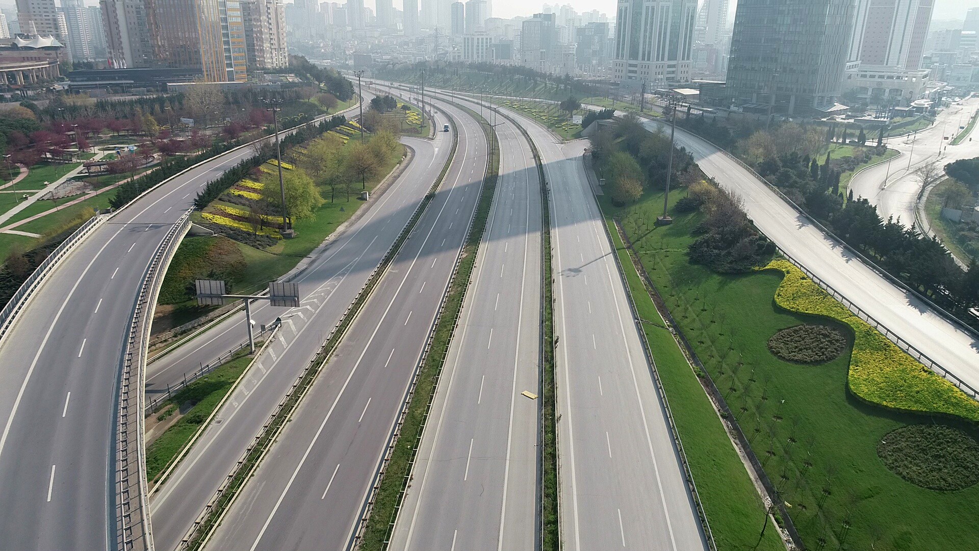 İstanbul böylesini hiç görmedi! İşte sokağa çıkma yasağı sonrası ilk sabah 36
