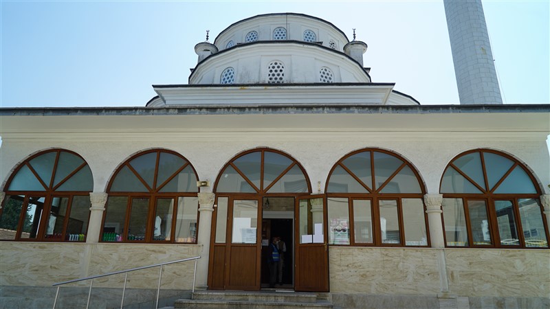 İbadete kapatılan Dedeman Camisinin kapıları ihtiyaç sahiplerine açıldı 2