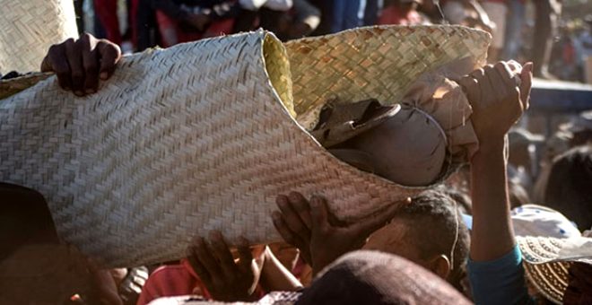 Madagaskar'da dünyanın en korkunç geleneği 1