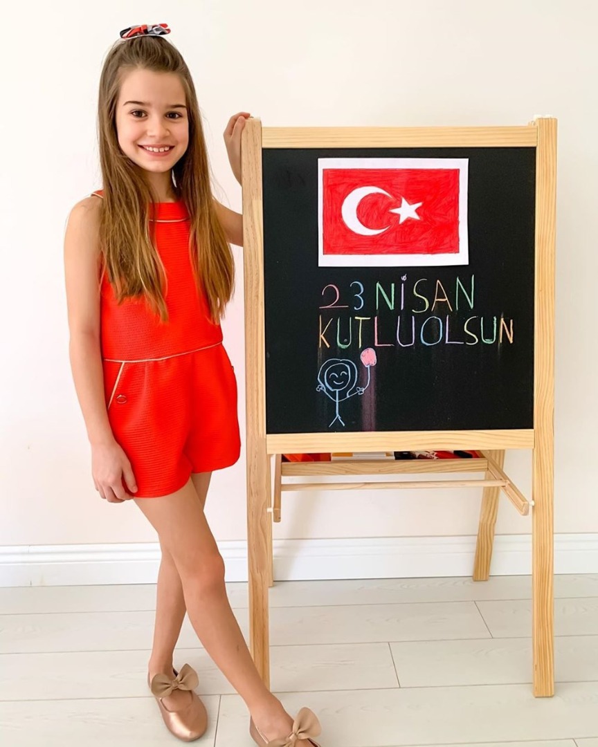 Ünlülerden duygulandıran 23 Nisan paylaşımları 27