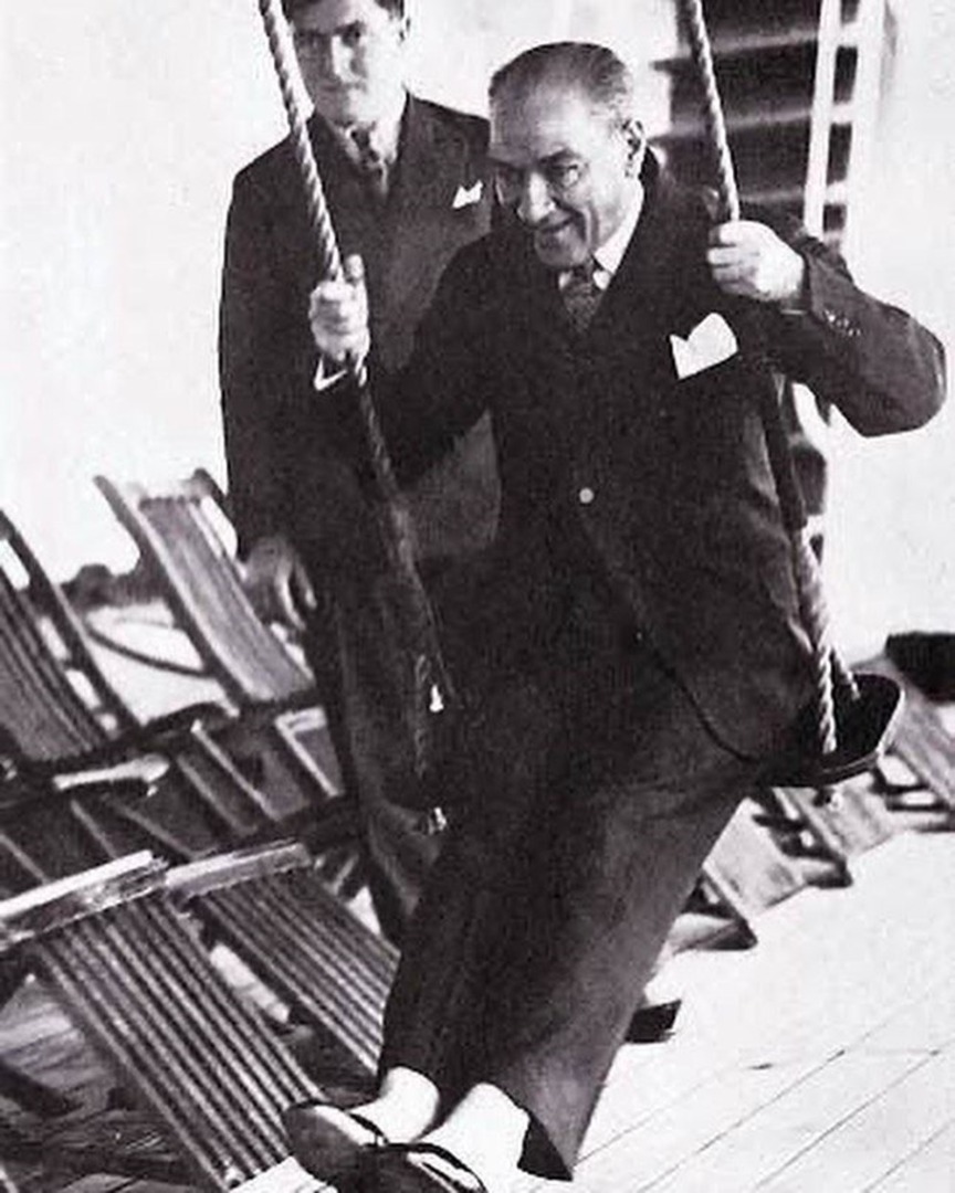 Ünlülerden duygulandıran 23 Nisan paylaşımları 22