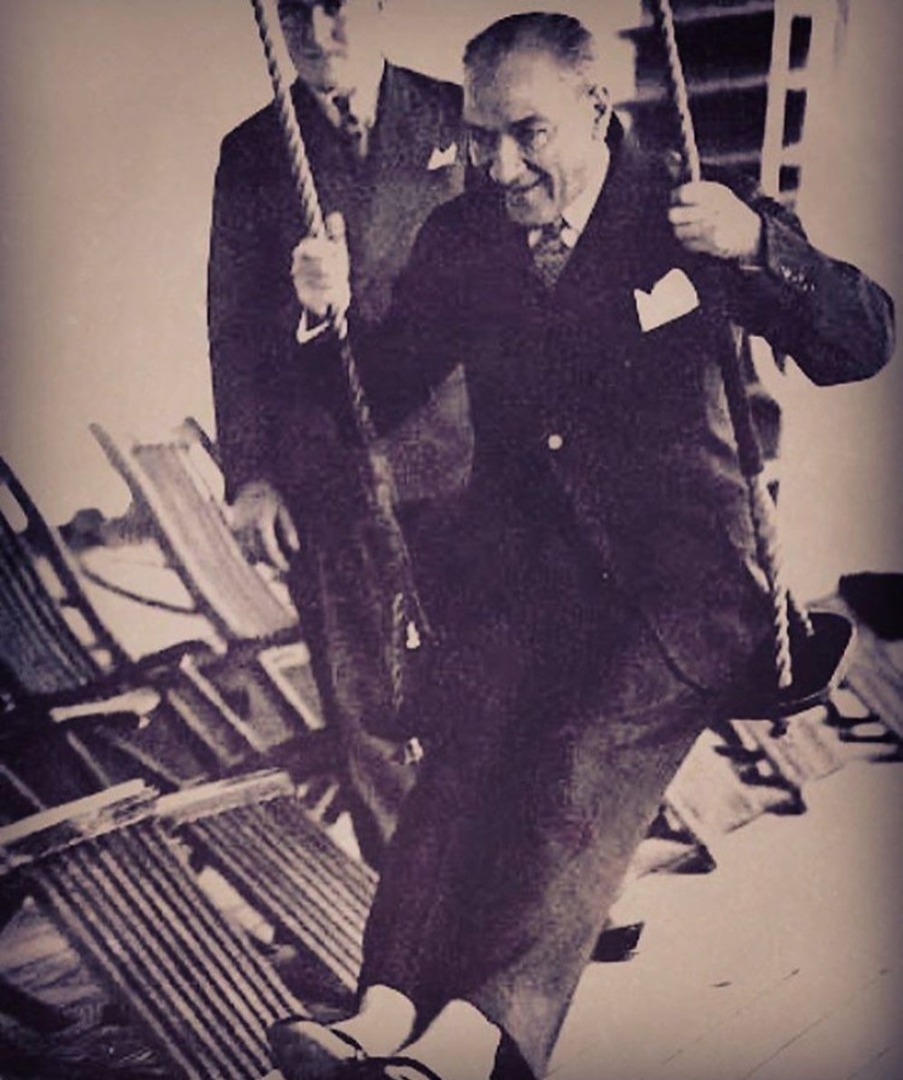 Ünlülerden duygulandıran 23 Nisan paylaşımları 19