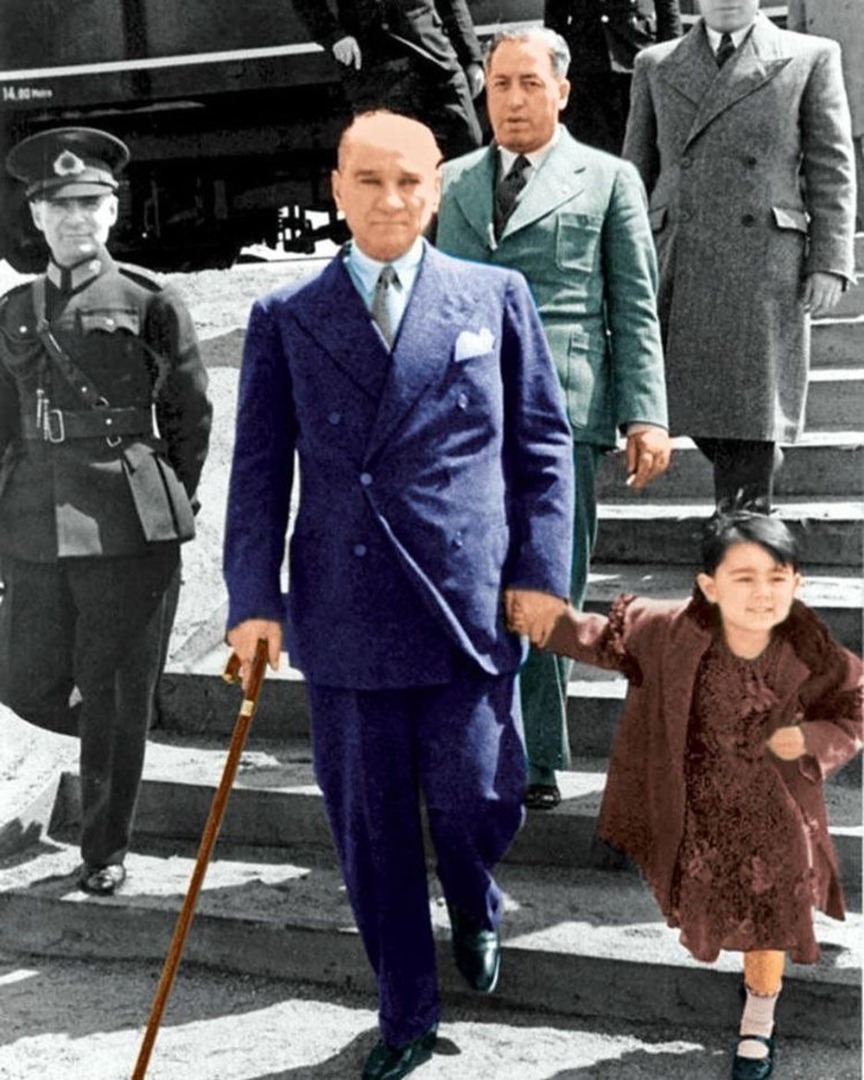 Ünlülerden duygulandıran 23 Nisan paylaşımları 14