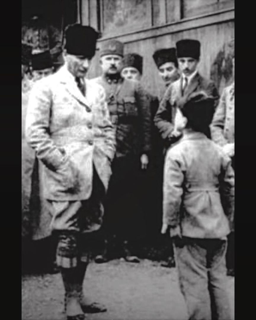 Ünlülerden duygulandıran 23 Nisan paylaşımları 7