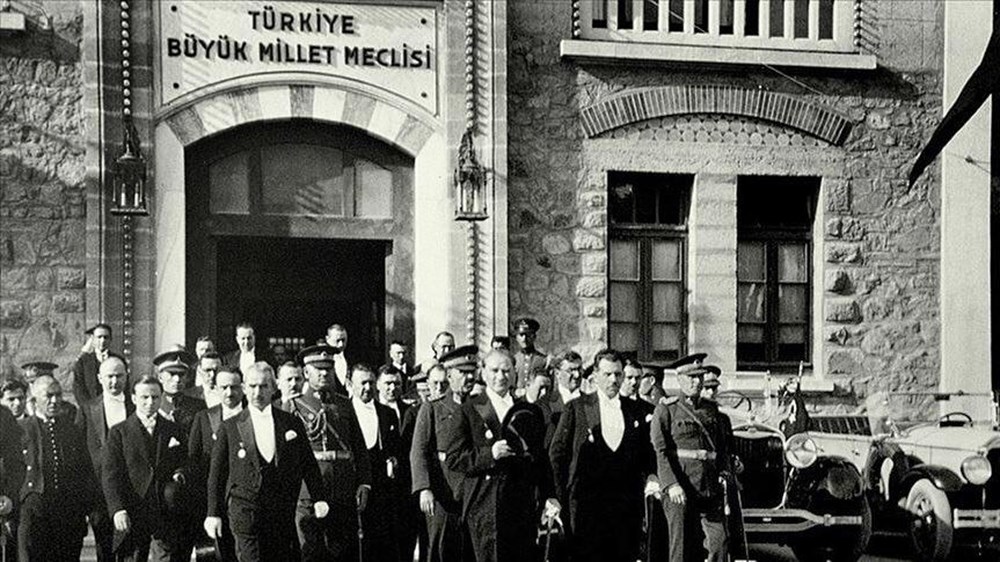 Ünlülerden duygulandıran 23 Nisan paylaşımları 6