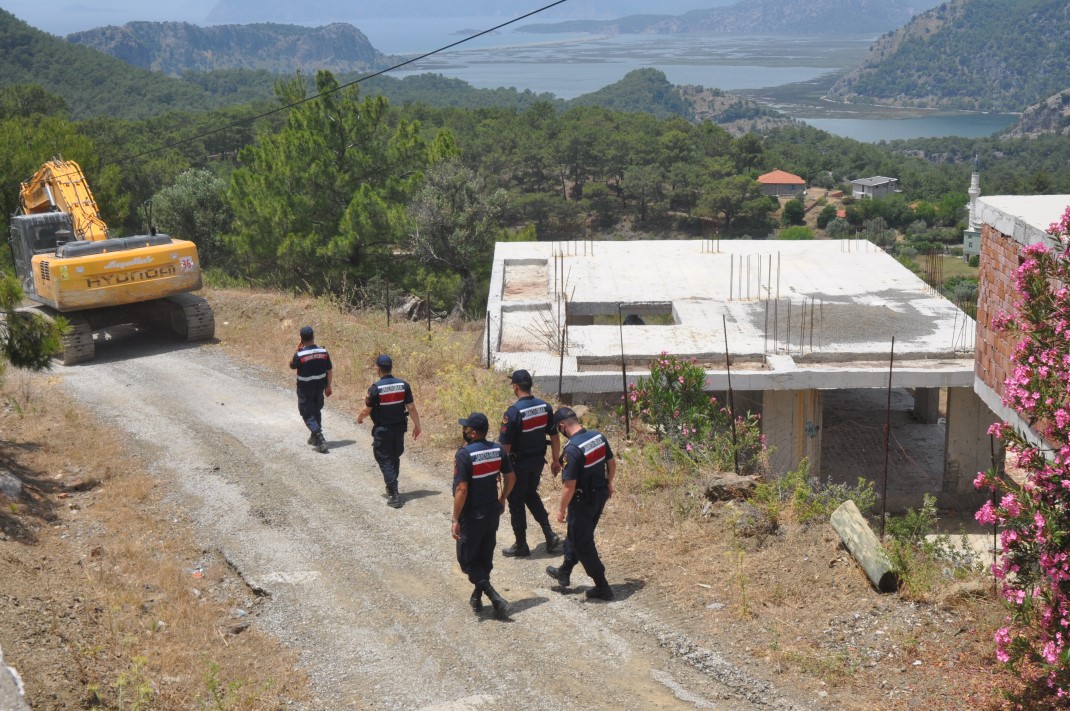 Muğla'da kaçak imara neşter! Bin 584 yapı yıkılacak 9