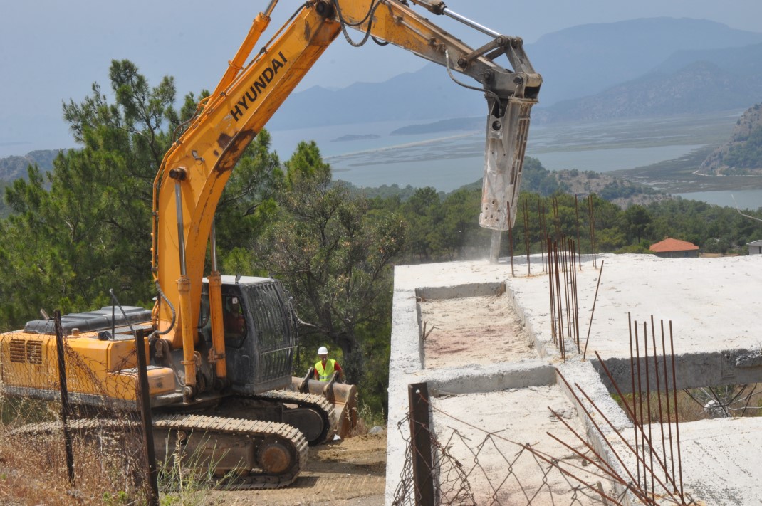 Muğla'da kaçak imara neşter! Bin 584 yapı yıkılacak 3