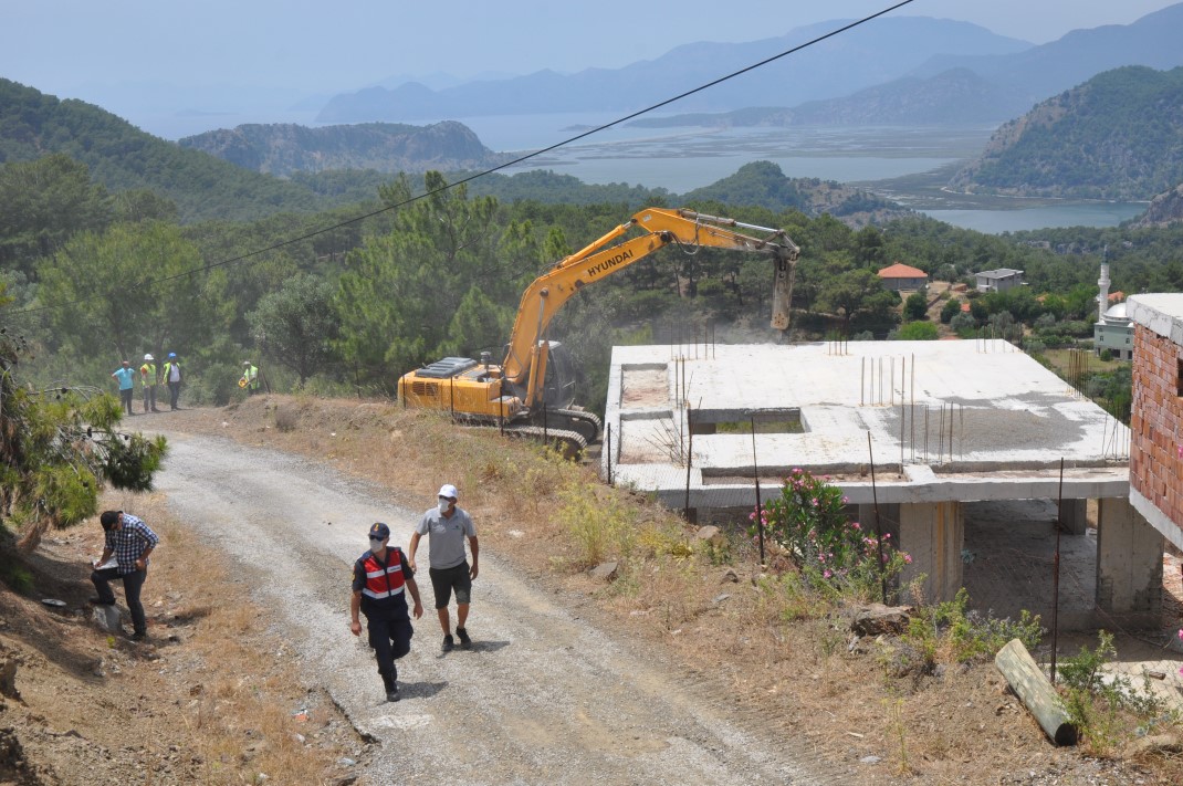 Muğla'da kaçak imara neşter! Bin 584 yapı yıkılacak 6