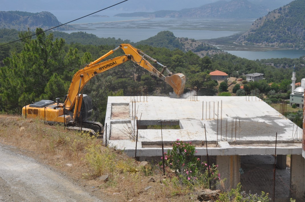Muğla'da kaçak imara neşter! Bin 584 yapı yıkılacak 8