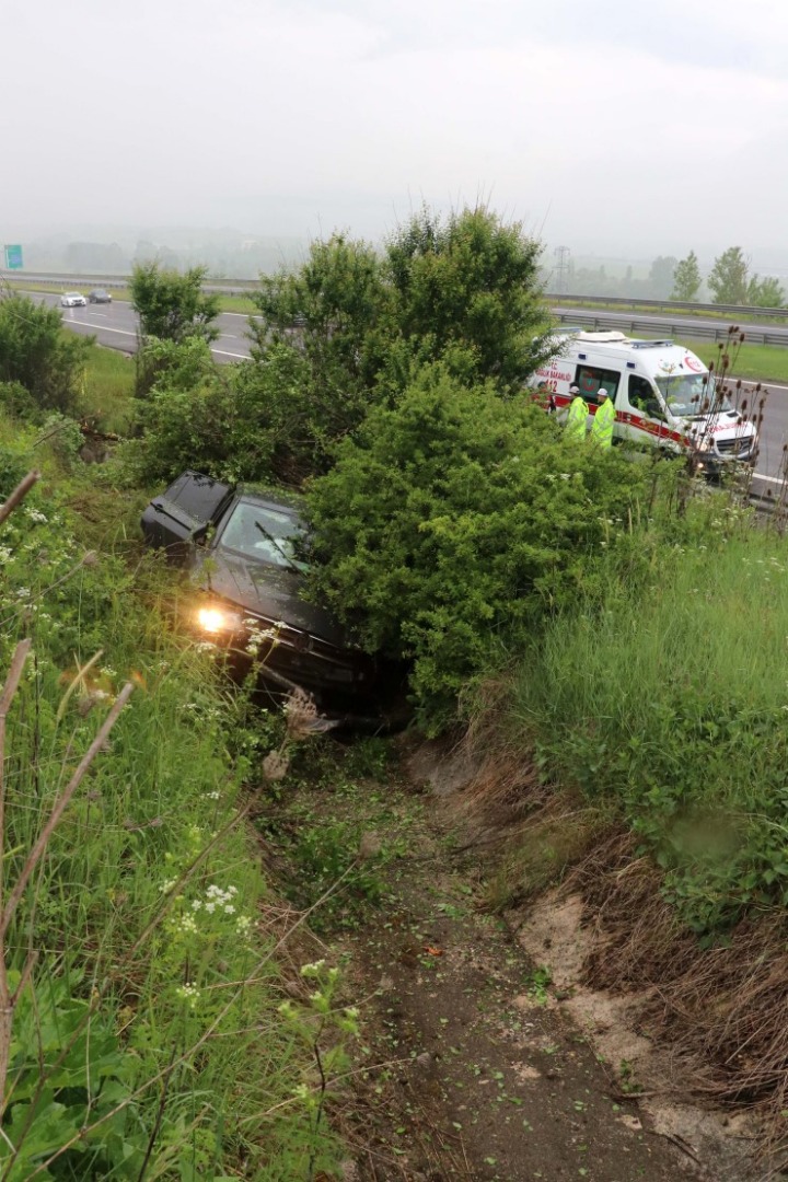 Bolu'da korku dolu anlar... Kanala uçan cipten kurtuldular 3