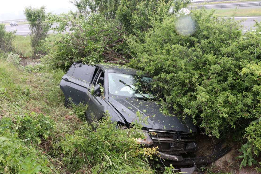 Bolu'da korku dolu anlar... Kanala uçan cipten kurtuldular 9