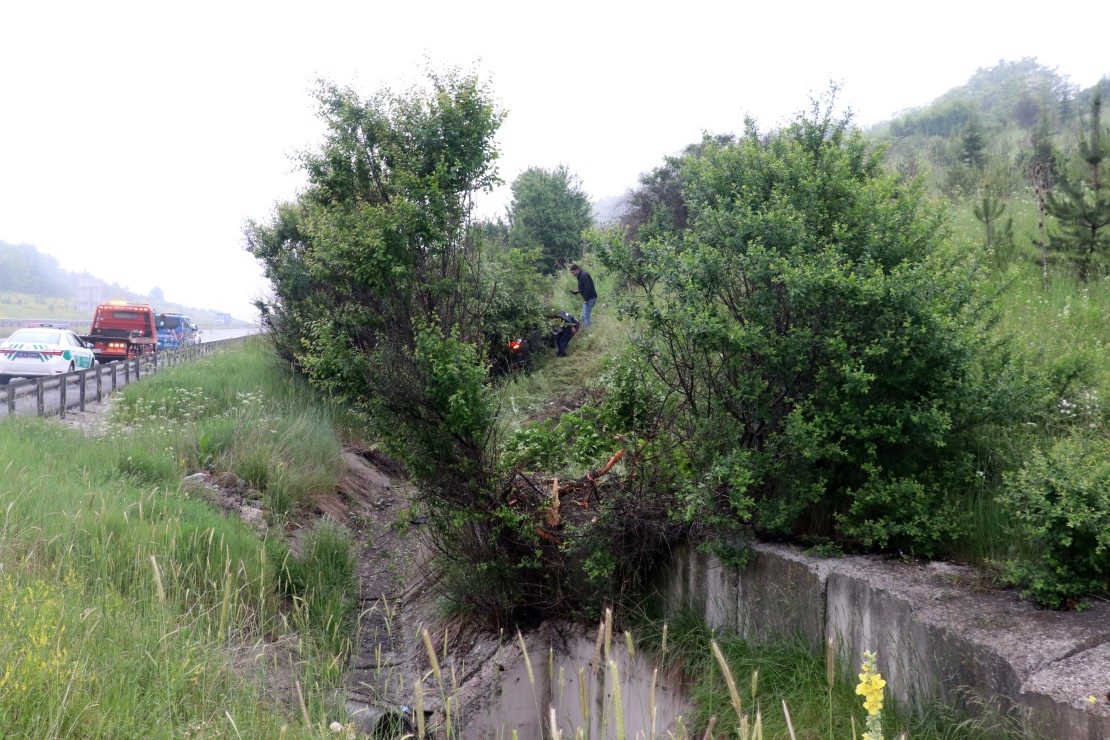 Bolu'da korku dolu anlar... Kanala uçan cipten kurtuldular 1