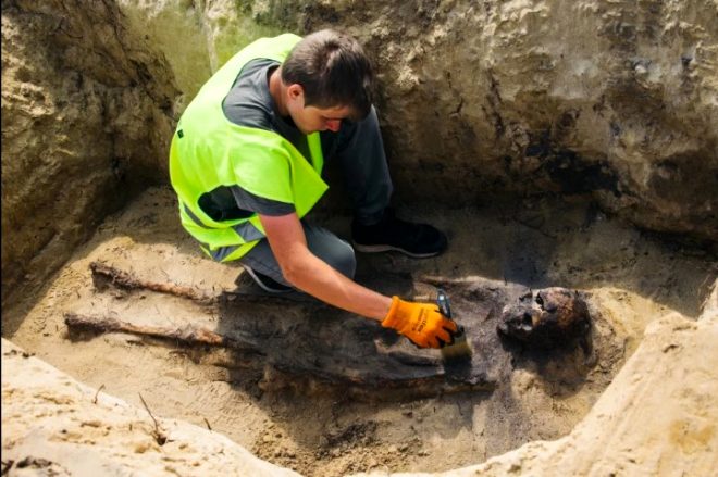 Polonya'da 115 çocuk cesedi bulunan toplu mezarın gizemi 2
