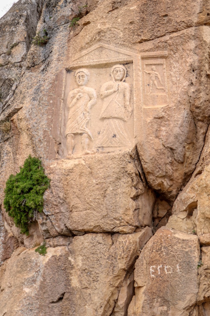 Tarihe kazma! Defineciler 2 bin yıllık eserleri parçaladı 3