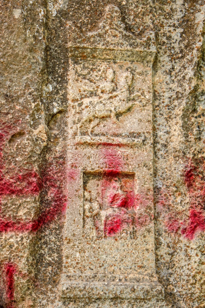 Tarihe kazma! Defineciler 2 bin yıllık eserleri parçaladı 2