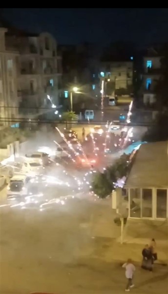 Düğün konvoyunda faciaya ramak kala! Havai fişek kutusu böyle alev aldı 5