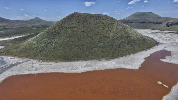 Dünyanın nazar boncuğu Meke Gölü tamamen kurudu 5