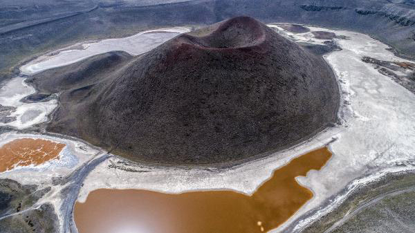 Dünyanın nazar boncuğu Meke Gölü tamamen kurudu 4