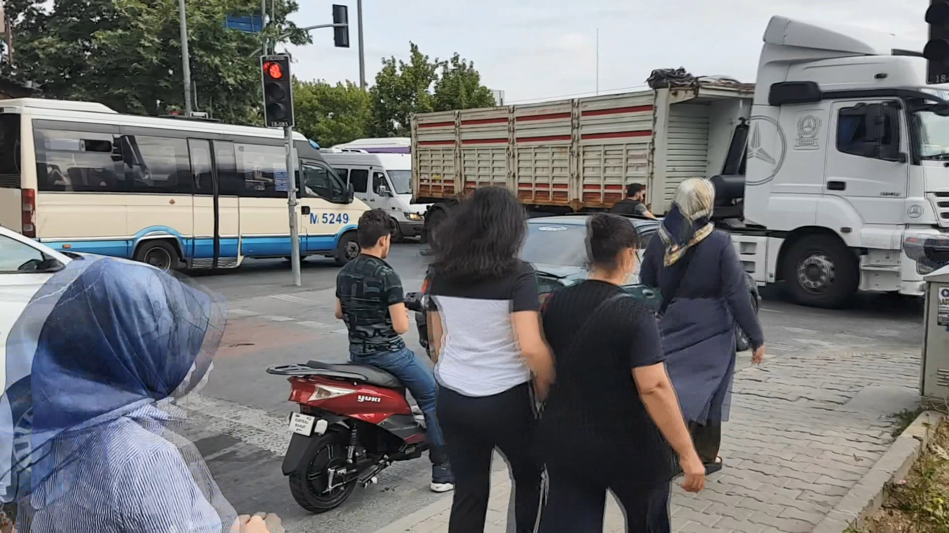 Minibüsçüler bildiğini okuyor! İstanbul'da yine aynı manzara 18