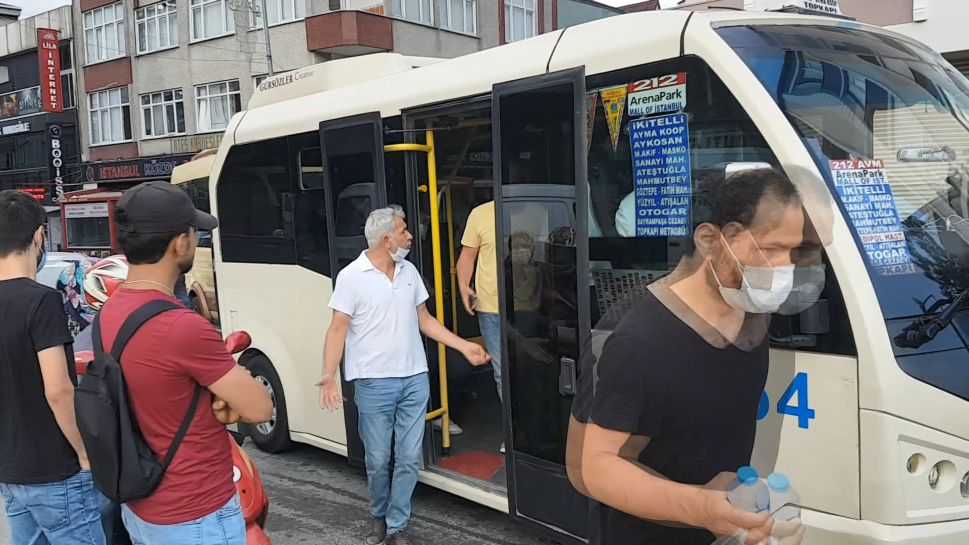 Minibüsçüler bildiğini okuyor! İstanbul'da yine aynı manzara 13