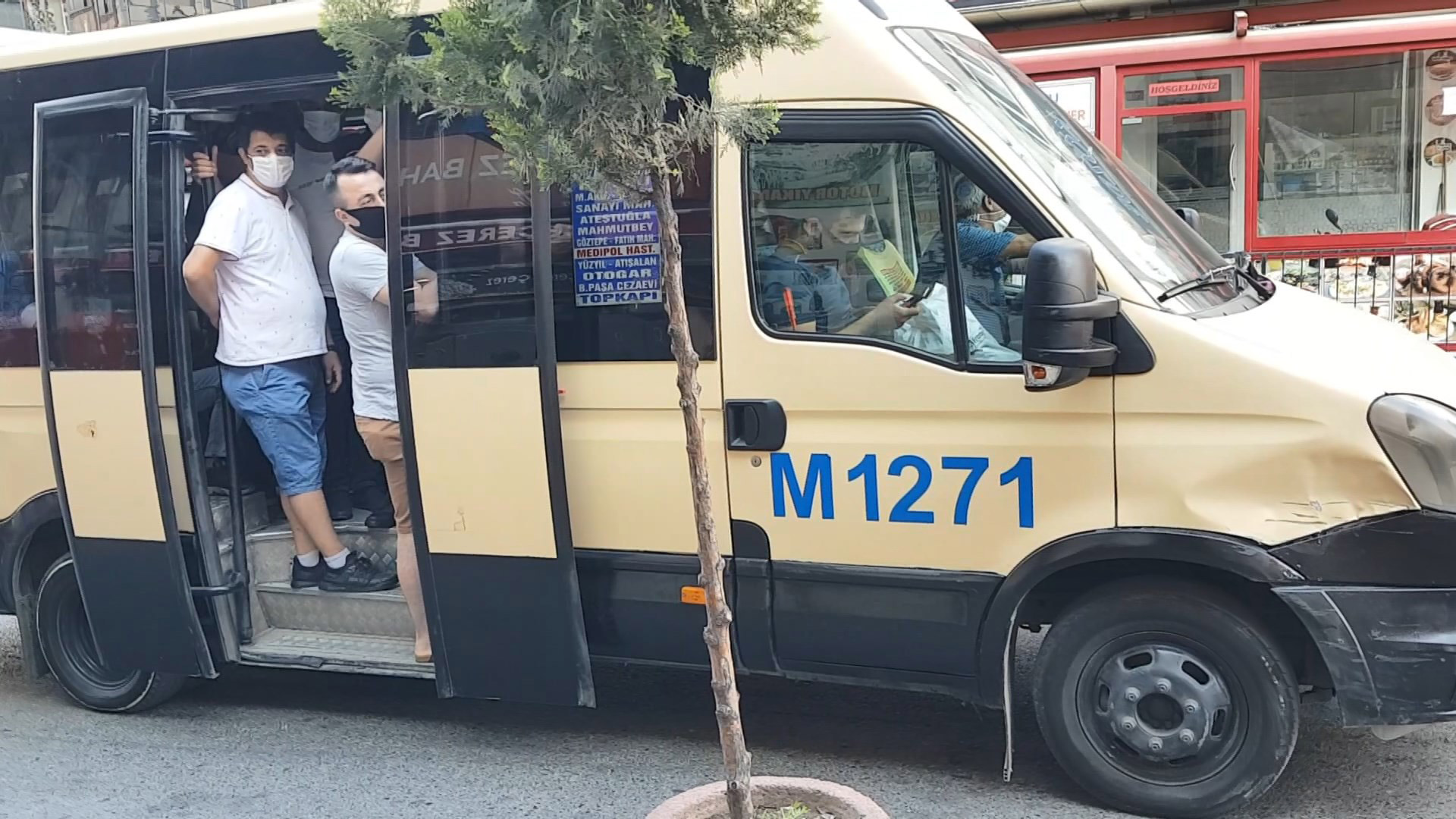 Minibüsçüler bildiğini okuyor! İstanbul'da yine aynı manzara 12