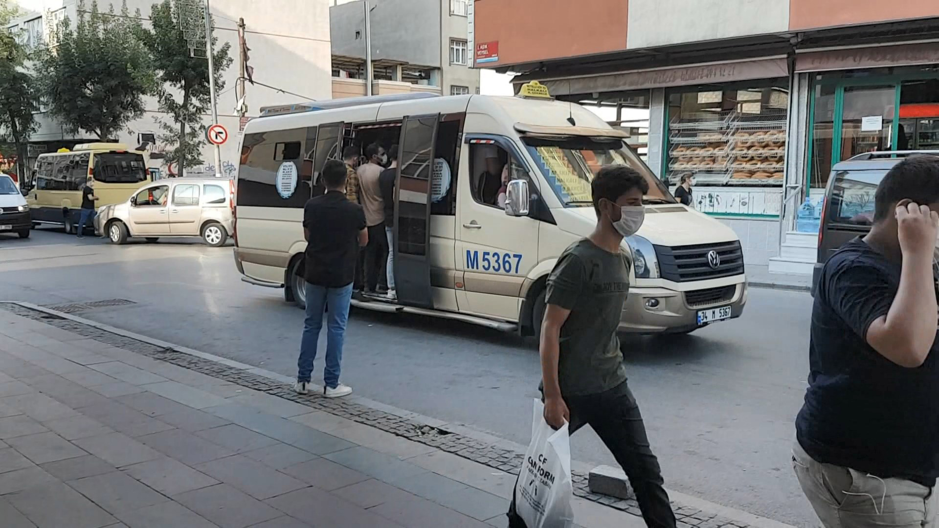 Minibüsçüler bildiğini okuyor! İstanbul'da yine aynı manzara 7