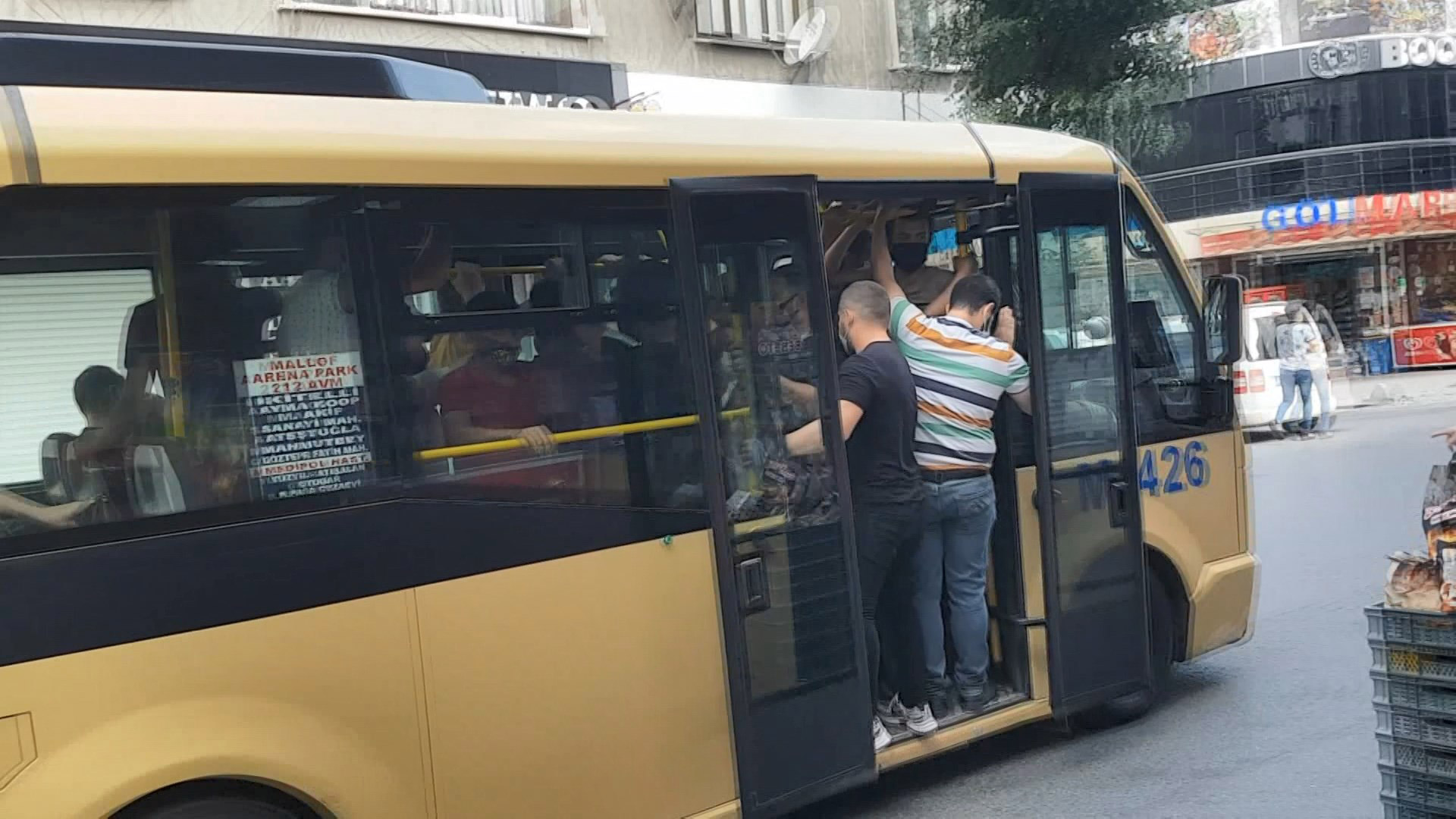 Minibüsçüler bildiğini okuyor! İstanbul'da yine aynı manzara 6