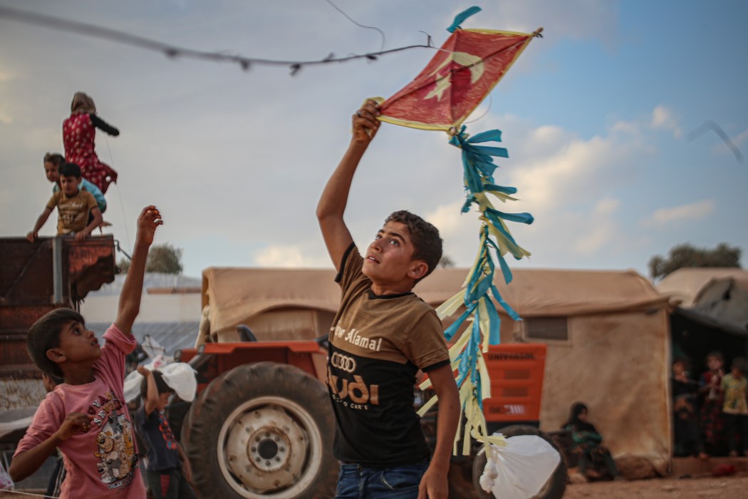 Savaşın gölgesinde çocuk neşesi... Hayallerini uçurdular! 20