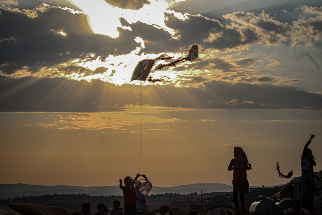 Savaşın gölgesinde çocuk neşesi... Hayallerini uçurdular! 23