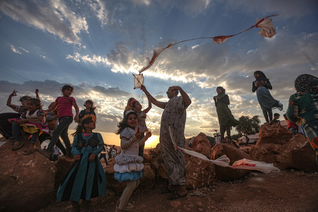 Savaşın gölgesinde çocuk neşesi... Hayallerini uçurdular! 13