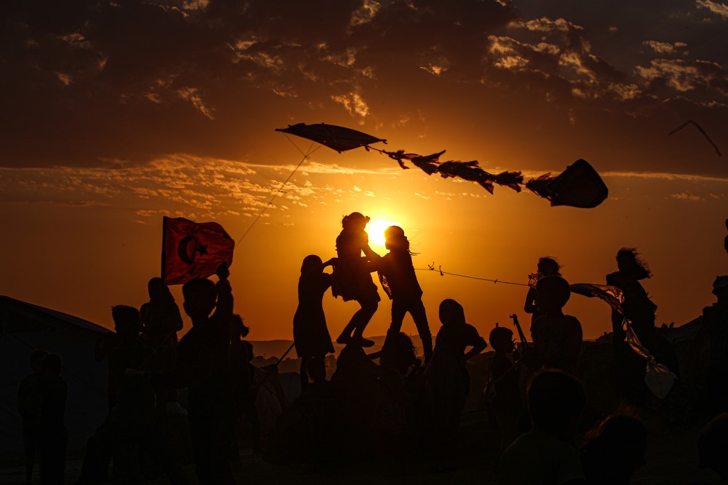 Savaşın gölgesinde çocuk neşesi... Hayallerini uçurdular! 7