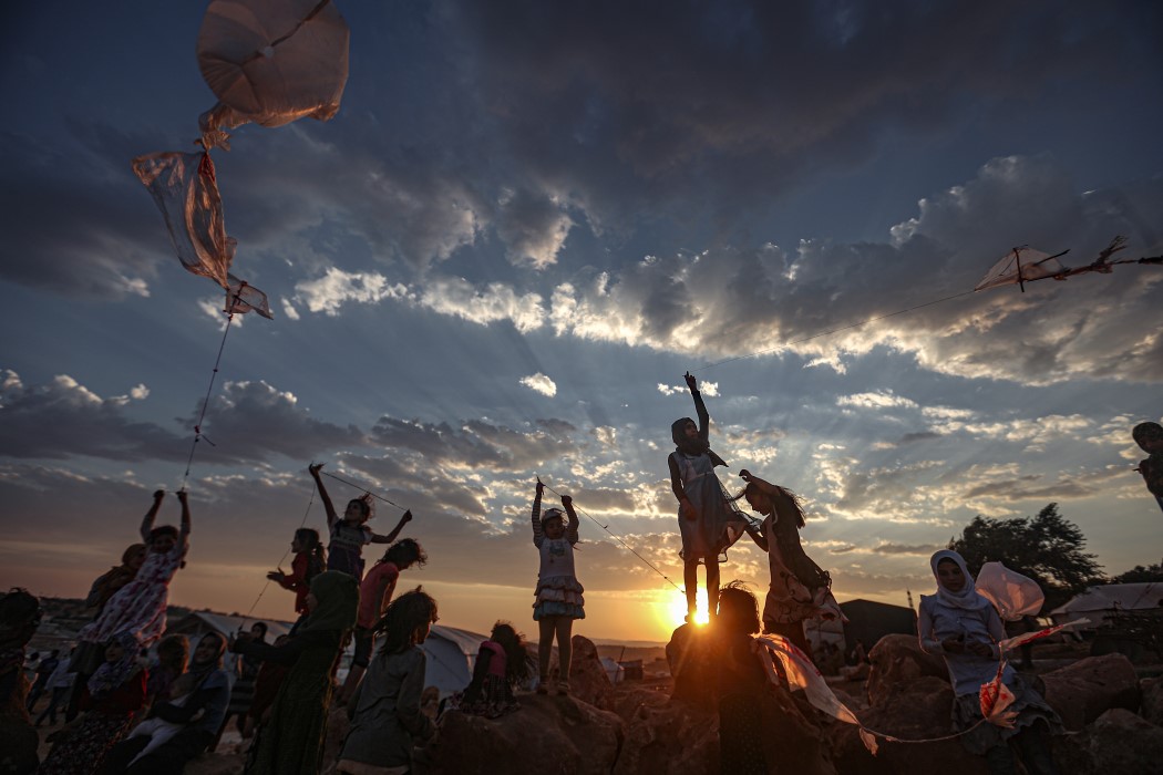 Savaşın gölgesinde çocuk neşesi... Hayallerini uçurdular! 4