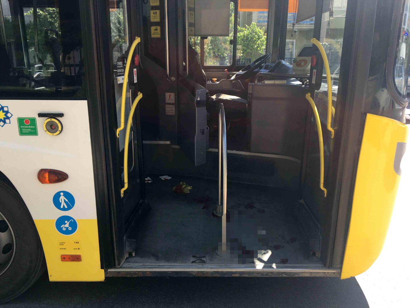 Hastanede tartıştı, otobüste bıçakladı! Dehşet anları kamerada 13