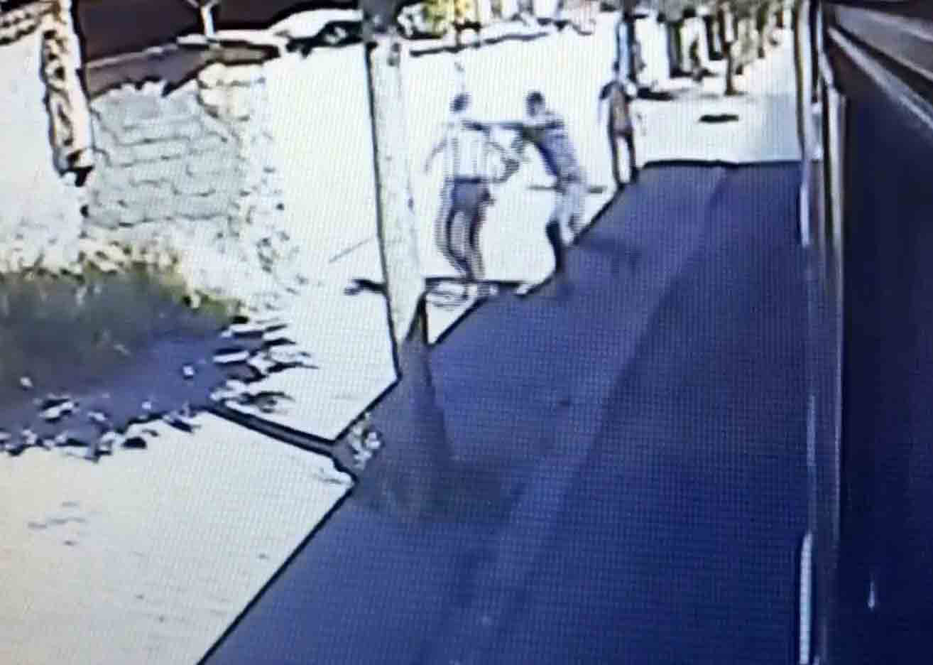 Hastanede tartıştı, otobüste bıçakladı! Dehşet anları kamerada 9