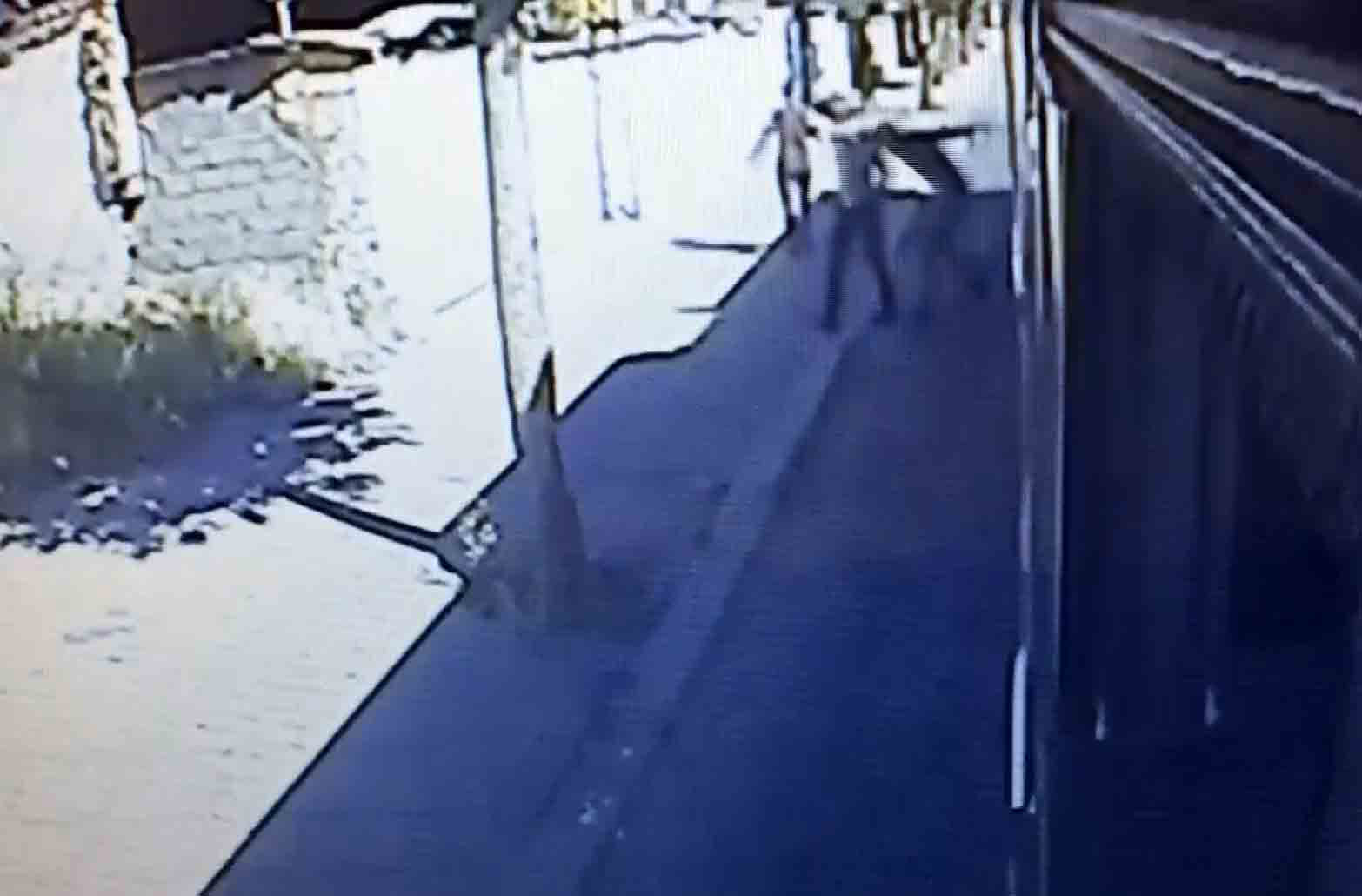 Hastanede tartıştı, otobüste bıçakladı! Dehşet anları kamerada 5