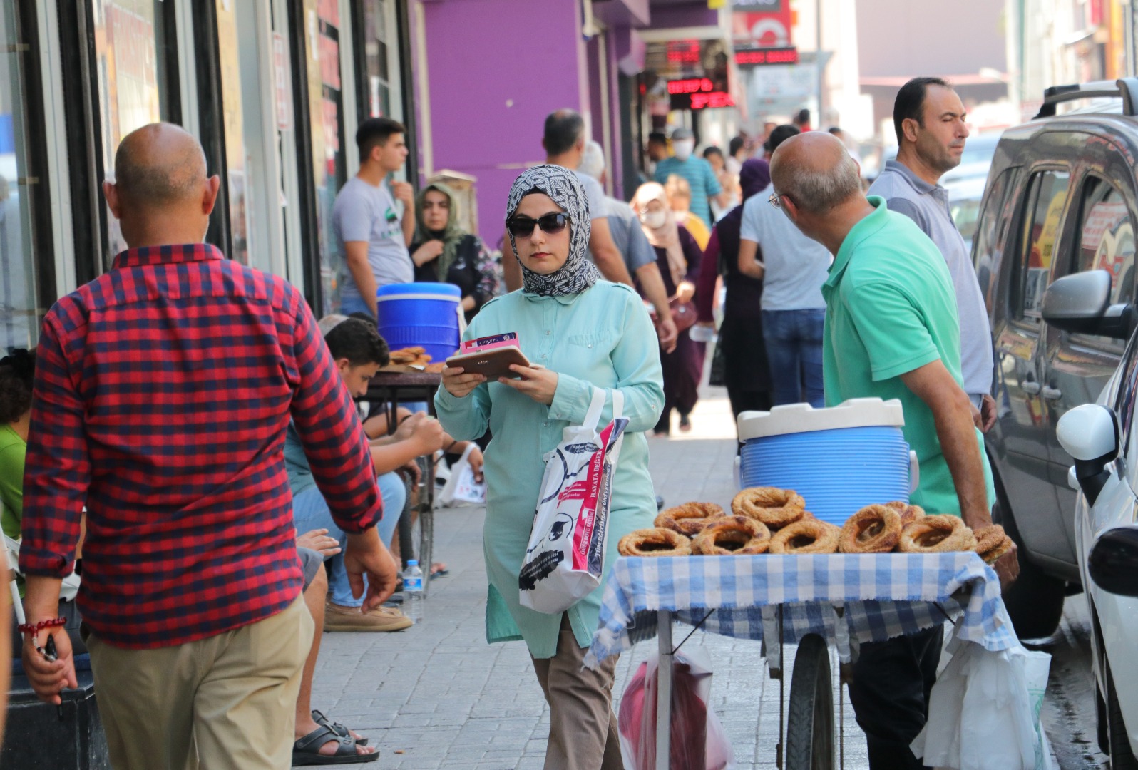 Vaka sayısının ‘pik’ yaptığı Adana’da endişelendiren görüntüler 6