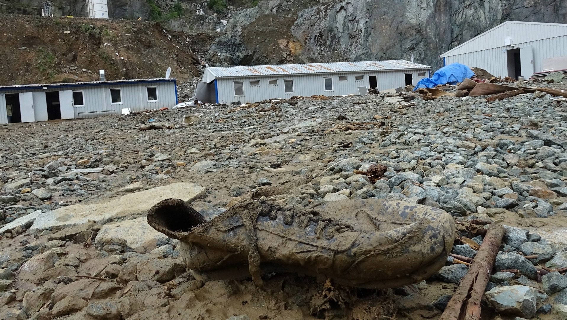 Doğu Karadeniz'i sel ve heyelan vurdu! Evler çöktü, yollar kapandı 22