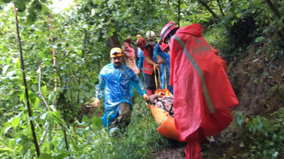 Doğu Karadeniz'i sel ve heyelan vurdu! Evler çöktü, yollar kapandı 9