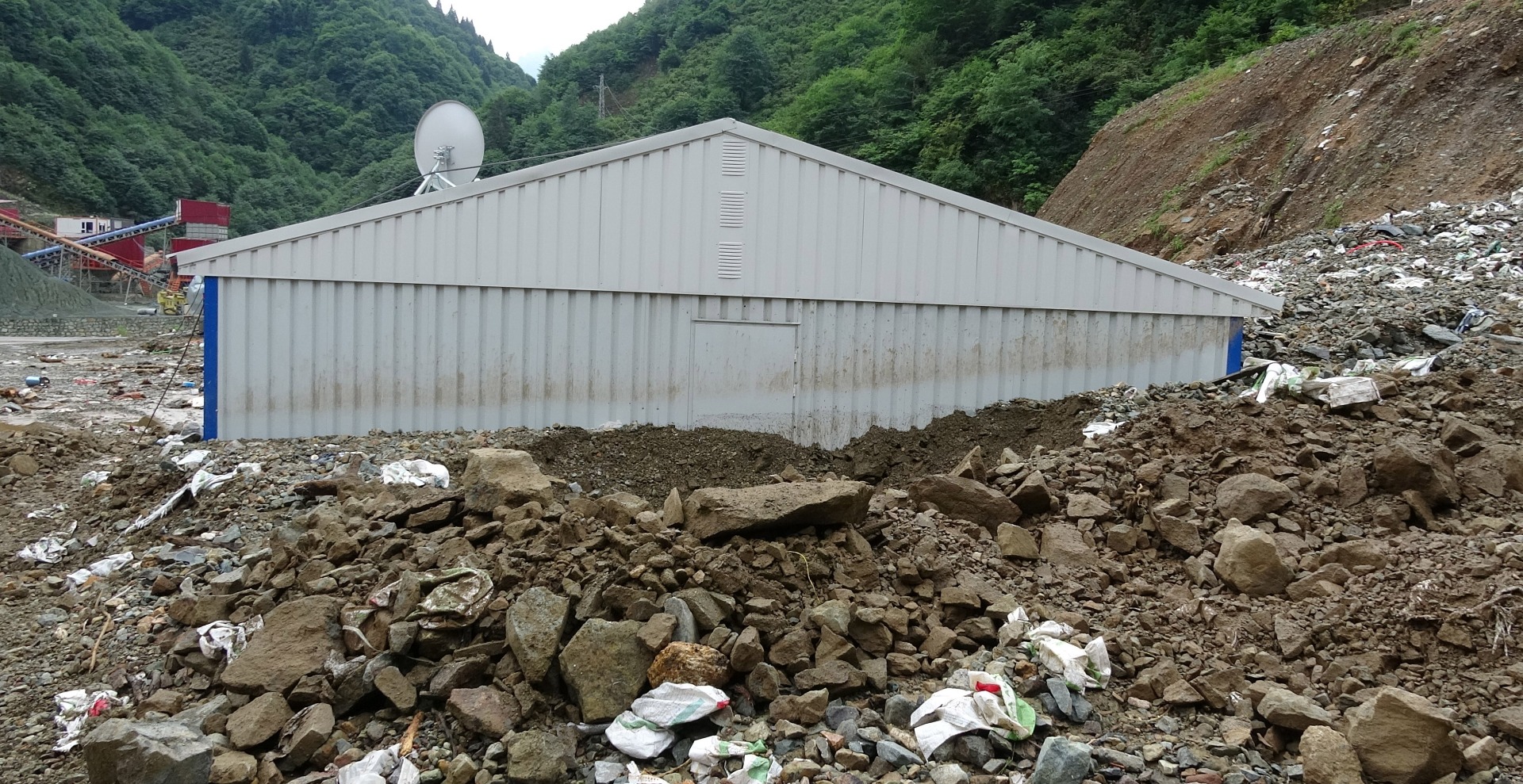 Doğu Karadeniz'i sel ve heyelan vurdu! Evler çöktü, yollar kapandı 5