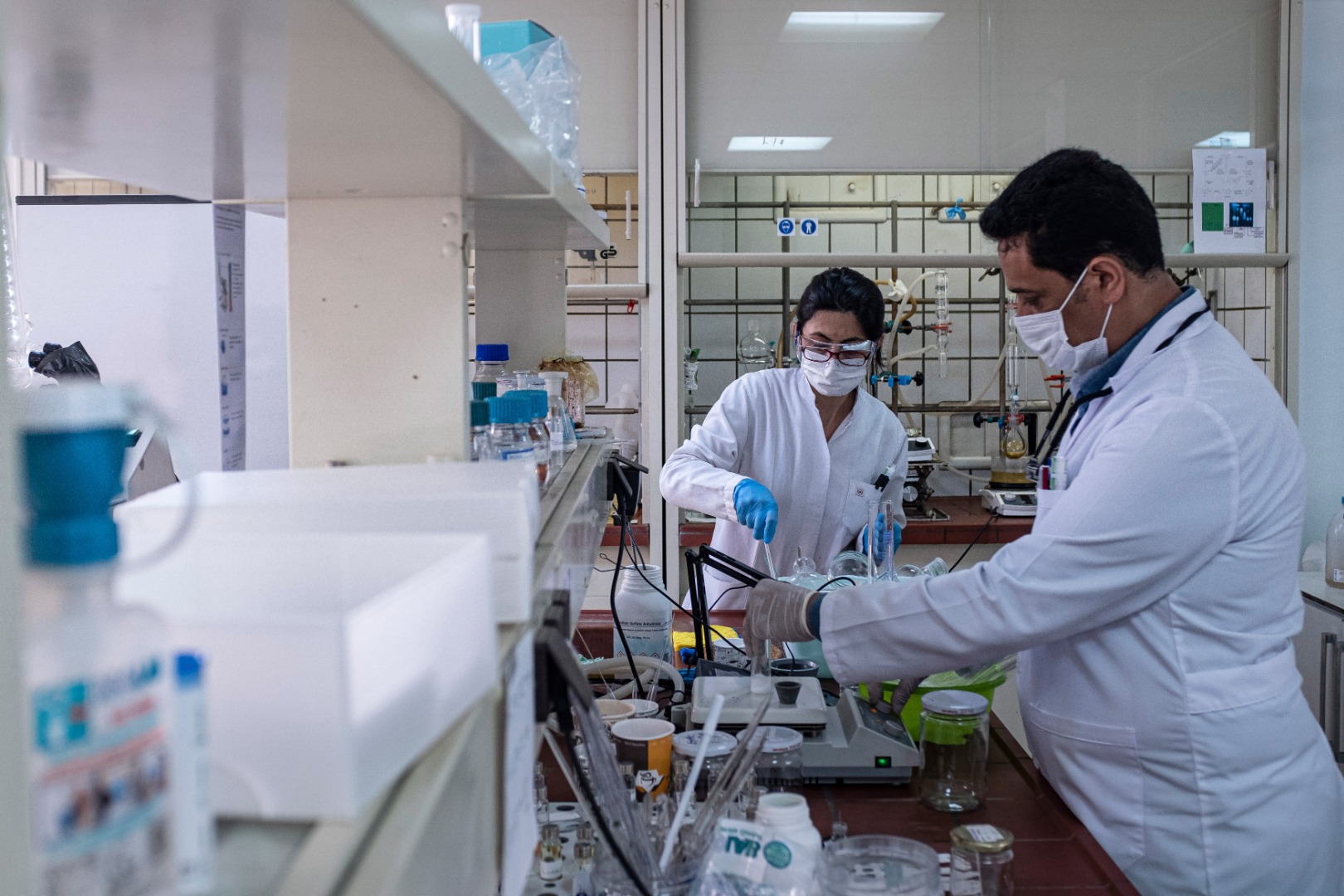 Hammaddeden kutuya! İşte Kovid-19 ilacının üretildiği laboratuvarlar 11