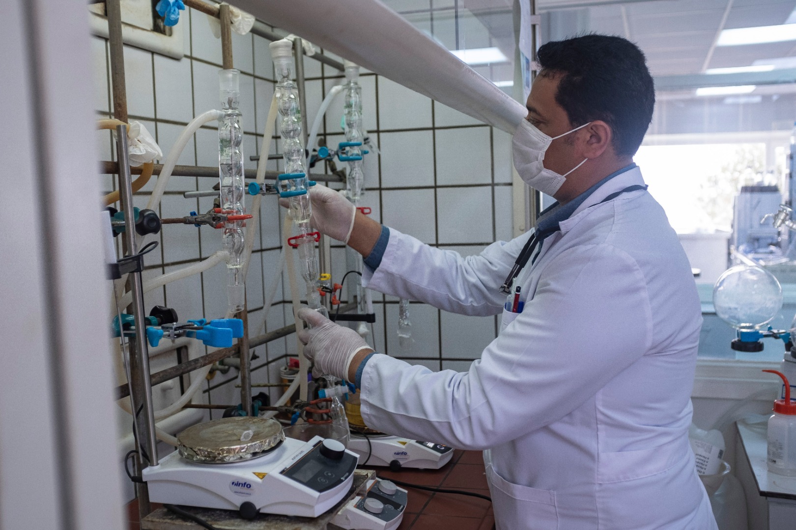 Hammaddeden kutuya! İşte Kovid-19 ilacının üretildiği laboratuvarlar 7