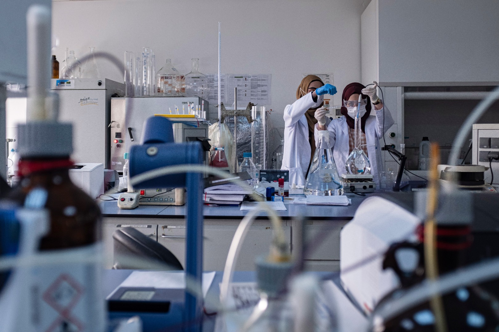 Hammaddeden kutuya! İşte Kovid-19 ilacının üretildiği laboratuvarlar 6