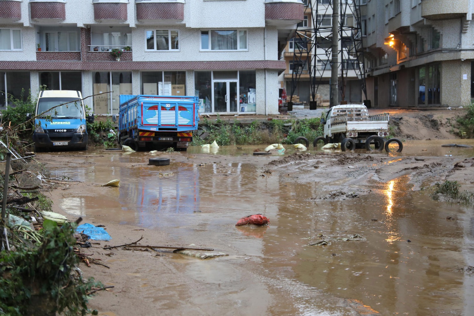 İşte Rize'yi vuran sel felaketinin yürek yakan görüntüsü 29