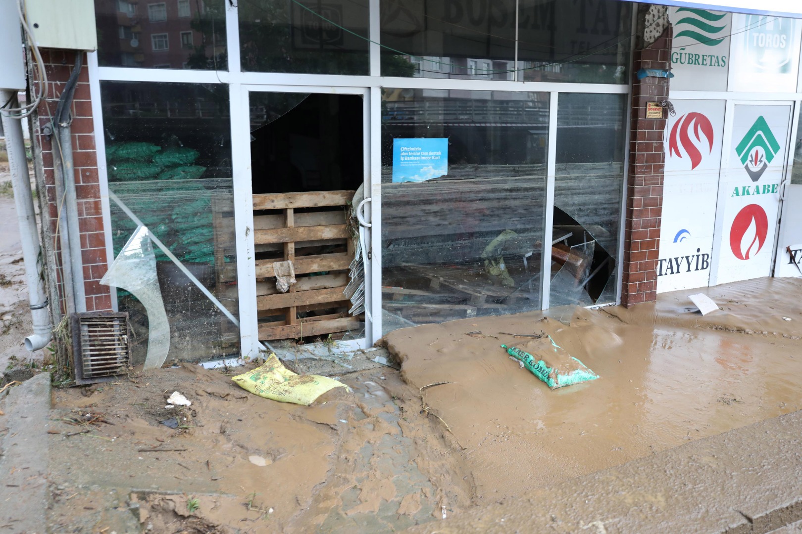 İşte Rize'yi vuran sel felaketinin yürek yakan görüntüsü 24