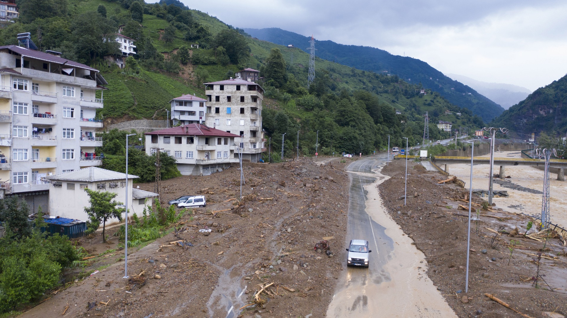 İşte Rize'yi vuran sel felaketinin yürek yakan görüntüsü 16