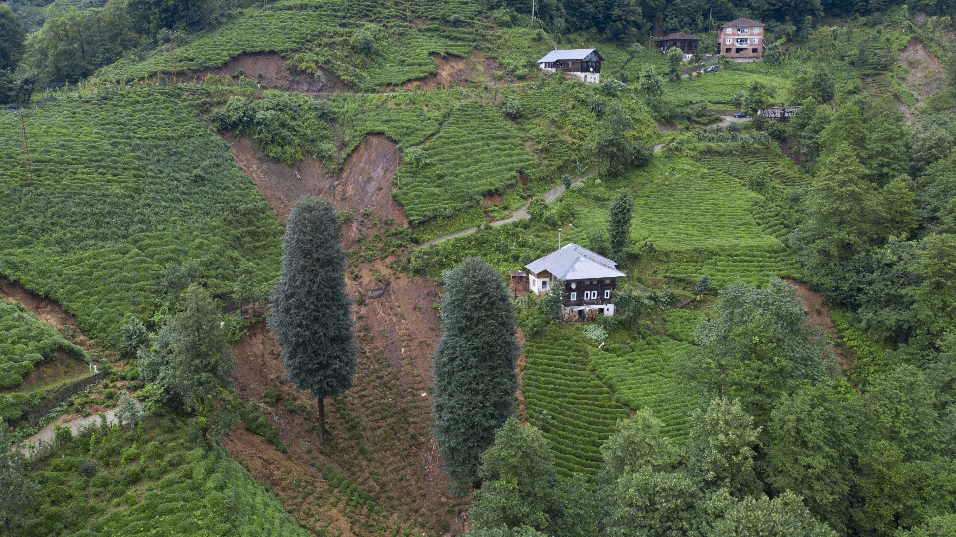 İşte Rize'yi vuran sel felaketinin yürek yakan görüntüsü 11
