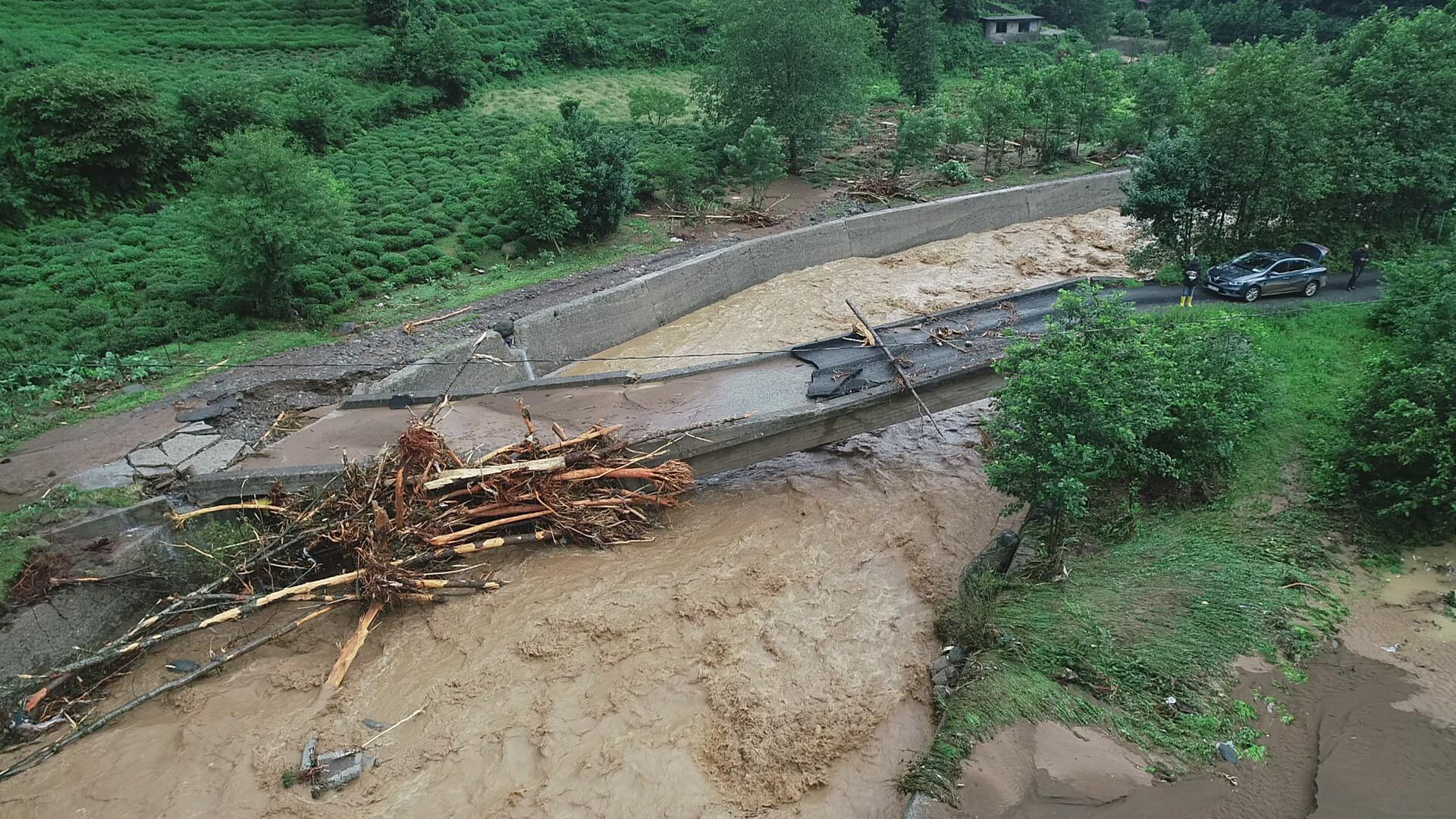 İşte Rize'yi vuran sel felaketinin yürek yakan görüntüsü 5