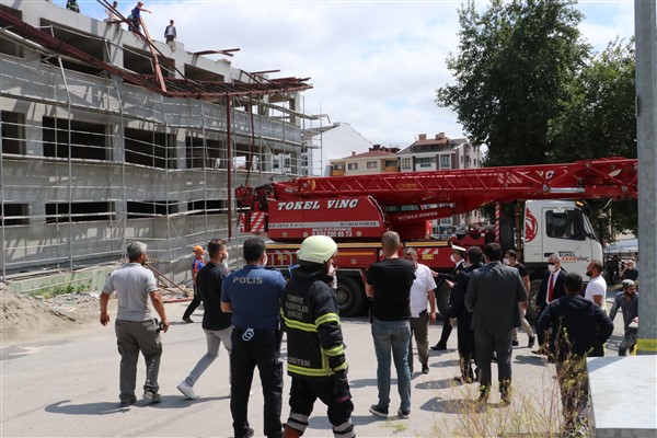 Kastamonu'da spor salonu inşaatının çelik çatısı çöktü: 1 işçi öldü 8